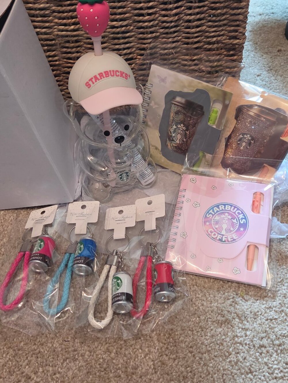 Strawberry Starbucks 2026 Bearista Glass Bear Limited Edition NWT & Box Bundle - Picture 2 of 13